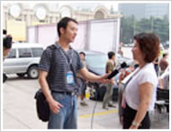 央视记者现场采访中国杭州孕婴童博览会组委会秘书长
